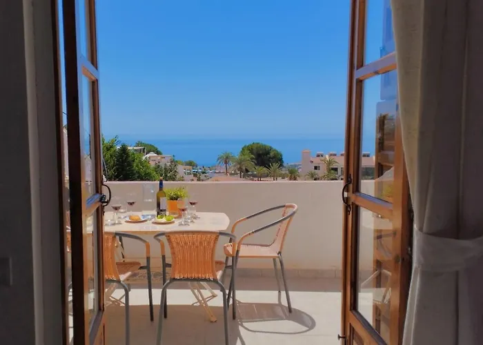 Lovely 2 Bedroom In Capuchinos, San Juan De Capistrano, Apartament Nerja