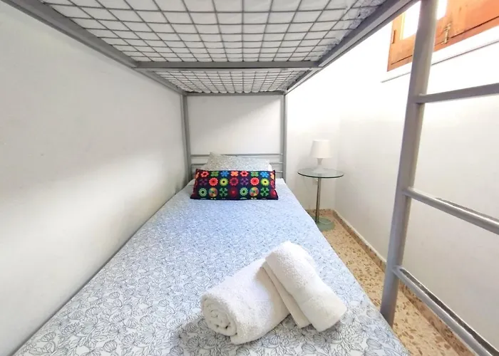 Lovely 2 Bedroom In Capuchinos, San Juan De Capistrano, Appartement Nerja