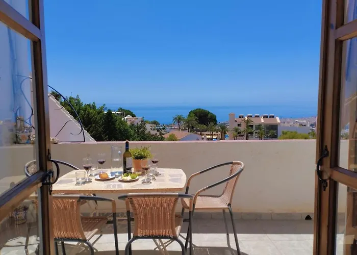 Lovely 2 Bedroom In Capuchinos, San Juan De Capistrano, Appartement Nerja