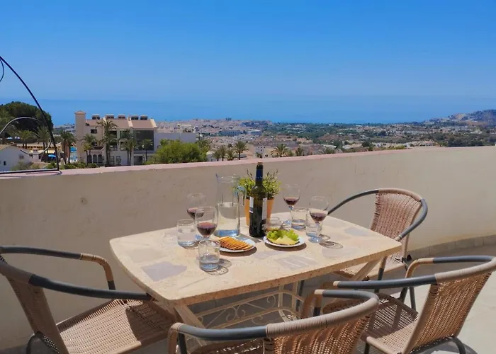 Lovely 2 Bedroom In Capuchinos, San Juan De Capistrano, Appartement Nerja